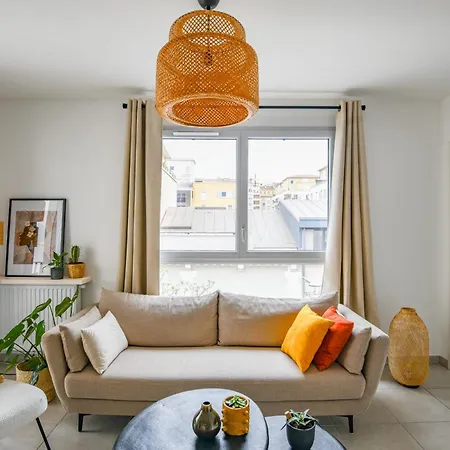 1 Ch Avec Balcon Et Parking A La Joliette Appartement *