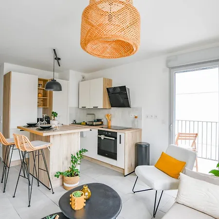 1 Ch Avec Balcon Et Parking A La Joliette Appartement