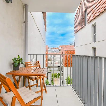 1 Ch Avec Balcon Et Parking A La Joliette Appartement Marseille