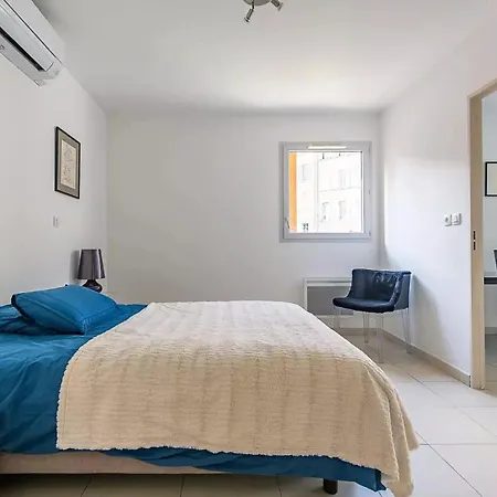 Maison Sur Les Toits A *