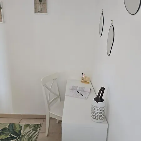 Apartment Evasion Chic