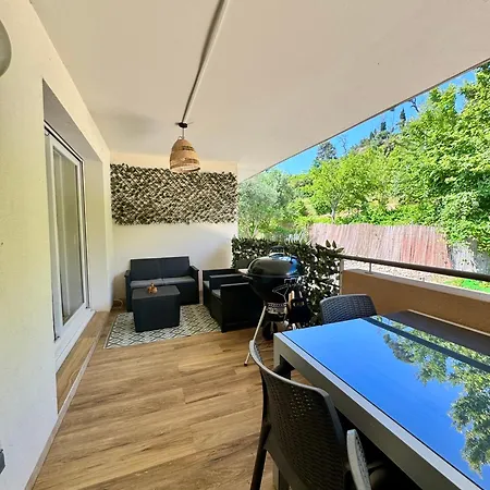 T3 Avec Terrasse Et Parking Dans Petite Fermee Et Calme , Proche De Toutes Commodites