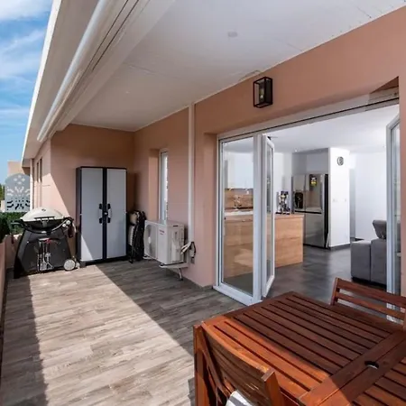 Apartment Large And Beautiful With Panoramic Sea Views *