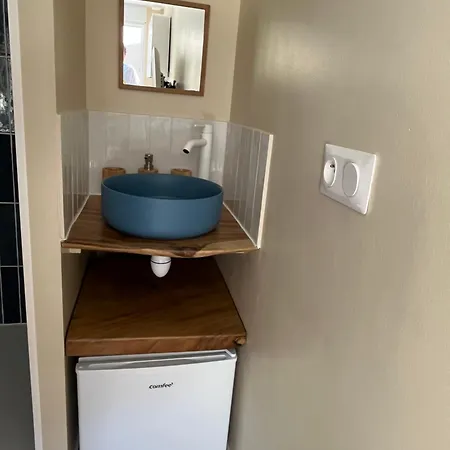 Et Salle De Bain Dans Dependance Feriehus Marseille