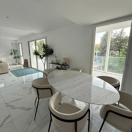 Neuf Apartment *