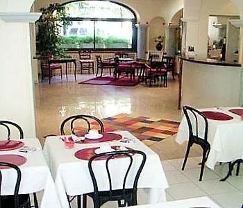 Hotel Lutetia 2*