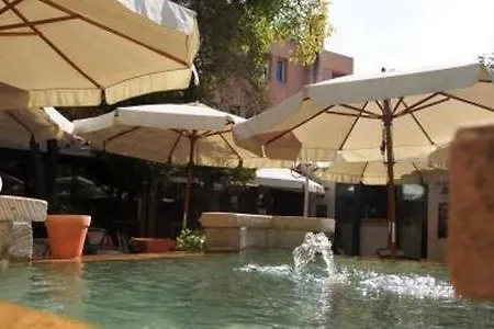 Hotel Logis Les Cigalons 2*