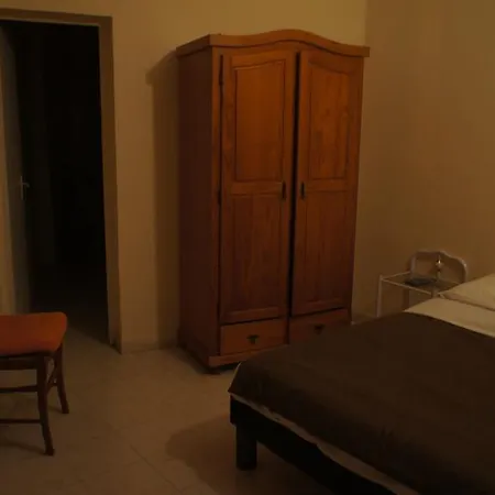 De La Renaissance Hotel 3*