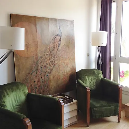 Oda ve Kahvaltı La Petite Maison 2*