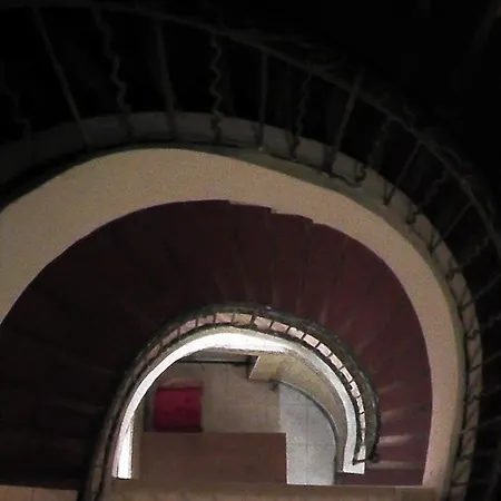 Hotel De La Renaissance 3*