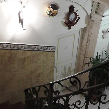 Hotel De La Renaissance 3*