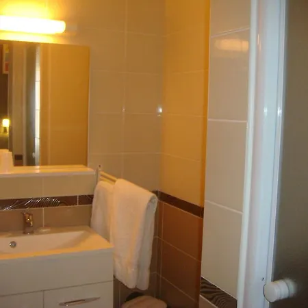 Hotel Ariana 3*