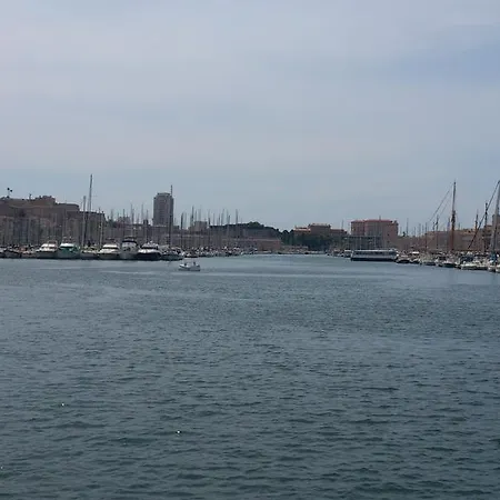Le Village 76 M2 Climatisation 1Er Arrondissement Gare A Pied Box Parking Possible Marseille