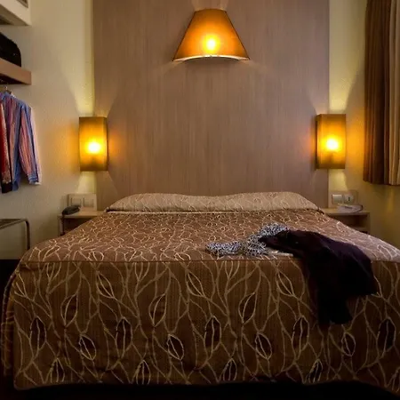 Hotel Carre Vieux Port 3*