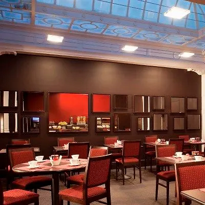 Escale Oceania Vieux Port מלון 3*