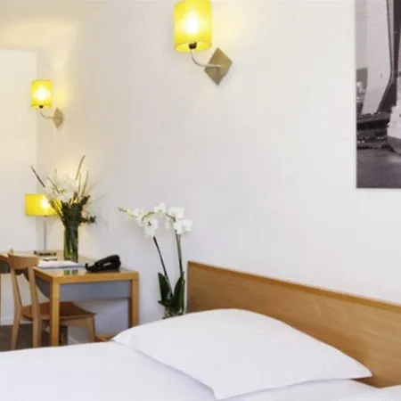 Adagio Access Prado Perier 3*