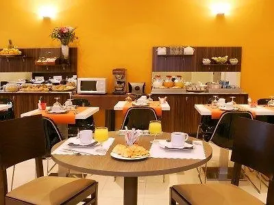 Adagio Access Prado Perier 3*