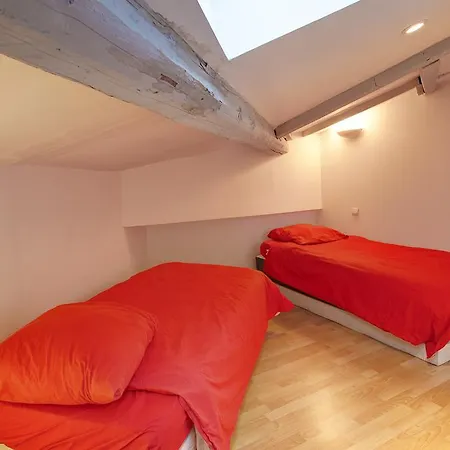 Du Palais Longchamps Apartment