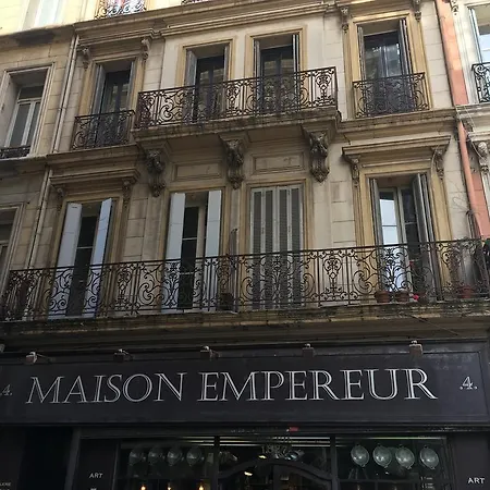 Une Nuit Dans L'arriere Boutique Apartment
