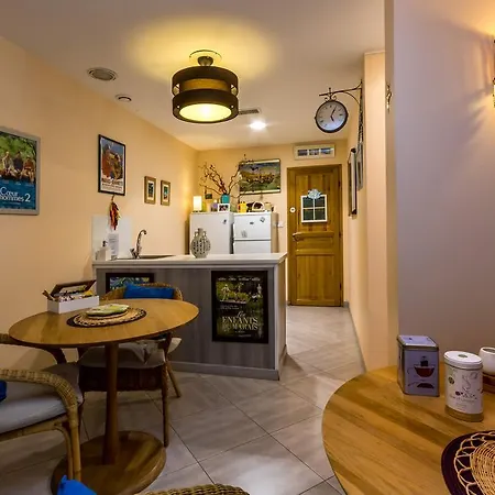 Les Chambres De Jeannette Bed and Breakfast