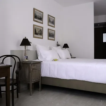 96 Hotel Marseilles