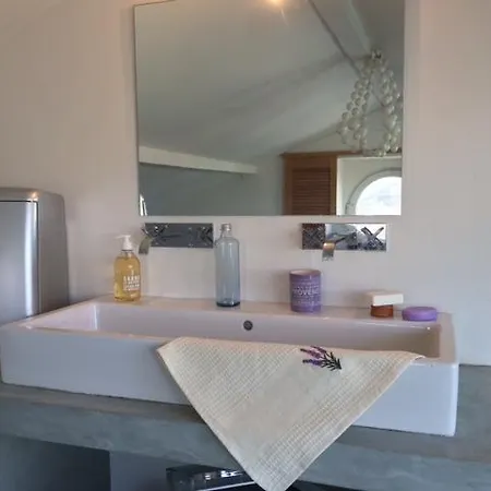 Le Volet Bleu Guest house 3*