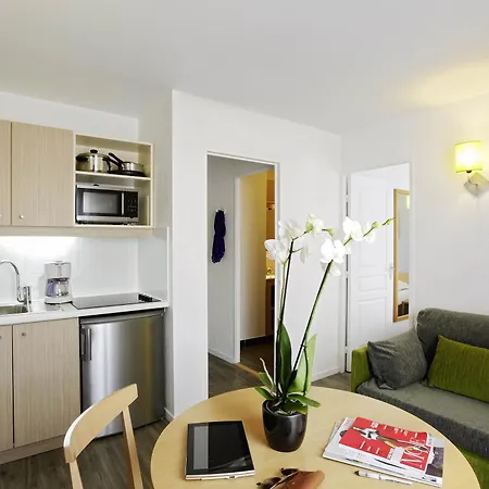 Adagio Access Prado Perier 3*