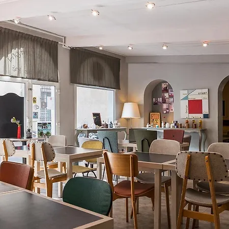 Edmond Rostand Hotel