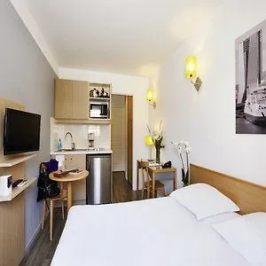 Adagio Access Prado Perier 3*