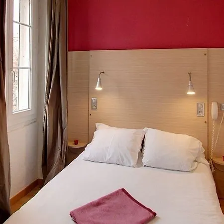 Hotel Edmond Rostand 3*