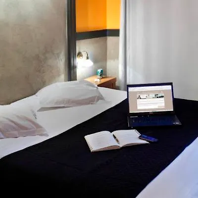 Adonis Vieux Port - Du Palais 3* Marseilles