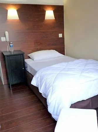 Lutetia Hotel 2*