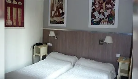 Otel Du Pharo 2*