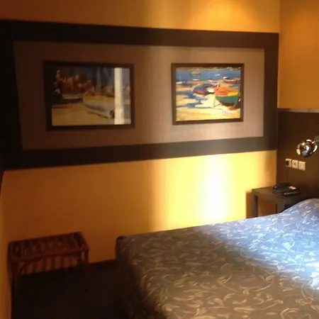 Otel Du Pharo 2*