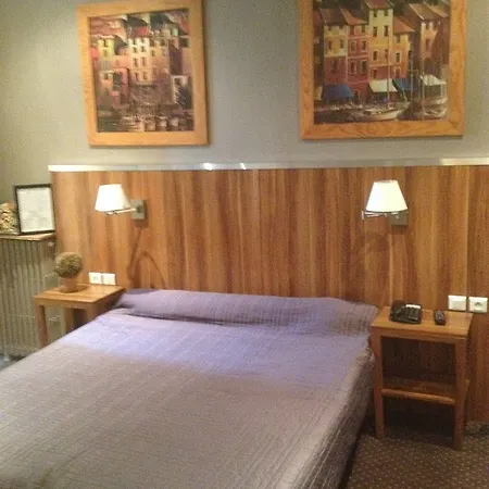 Otel Du Pharo 2*