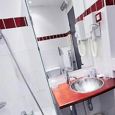 Kyriad Centre Paradis-prefecture 3* Marseille
