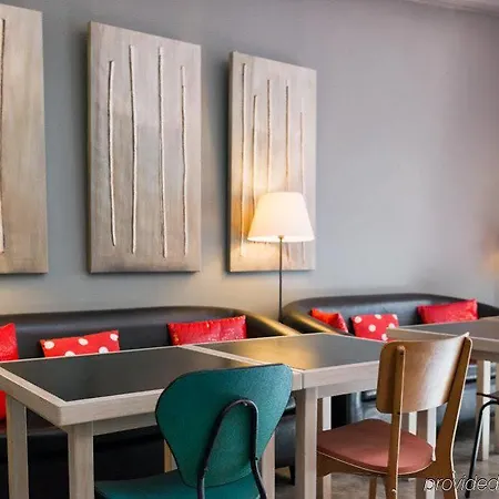 Hotel Edmond Rostand 3*