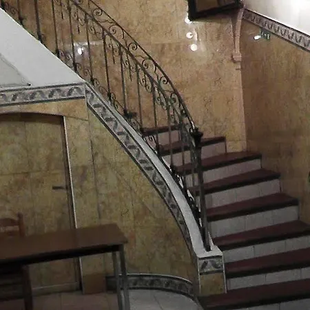 De La Renaissance Hotel 3*