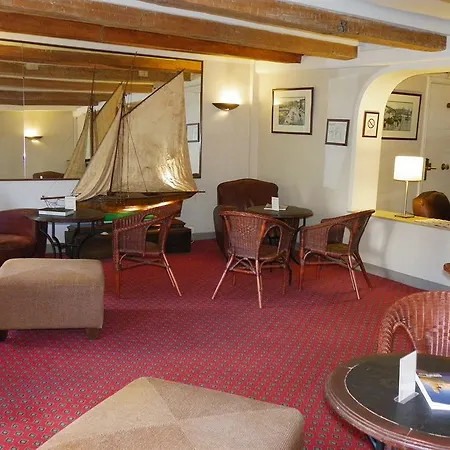 Hotel Ibis Styles Vieux Port 3*