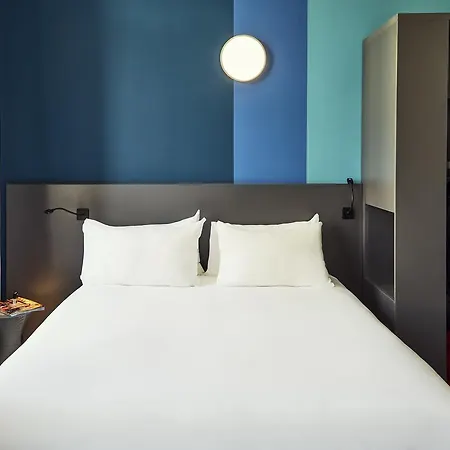 Hotel Ibis Styles Vieux Port 3*