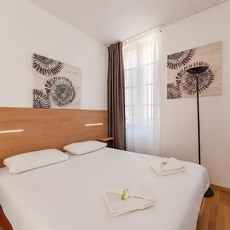 Apartahotel Residhotel Vieux Port Marsella