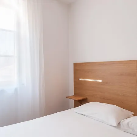 Apartahotel Residhotel Vieux Port Marsella