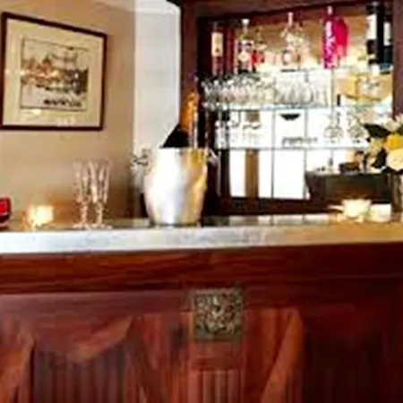 Ibis Styles Vieux Port Hotel 3*