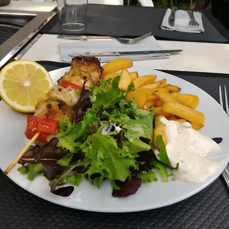 Hotel Logis Les Cigalons 2*