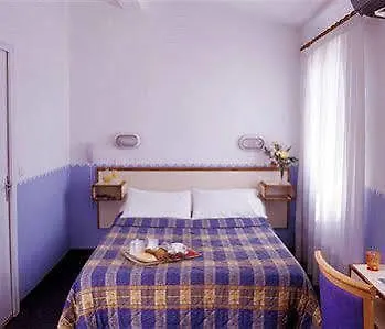 Lutetia Hotel 2*