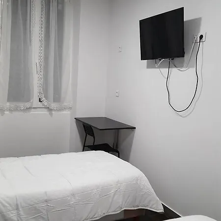De La Faculte Hotel *