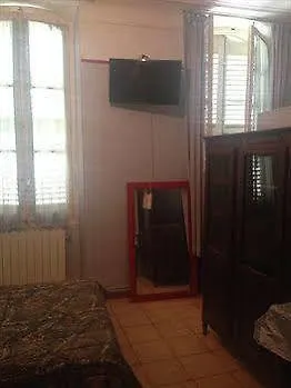 De La Faculte Hotel *