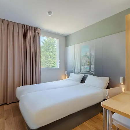 La Valentine St Menet Hotel