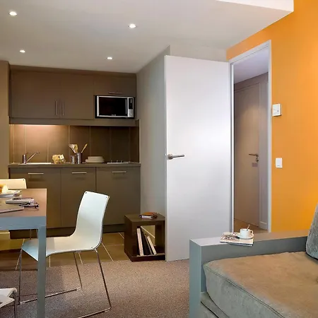 Adagio Vieux Port Aparthotel 4*