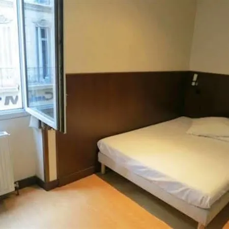 De La Prefecture Hotel